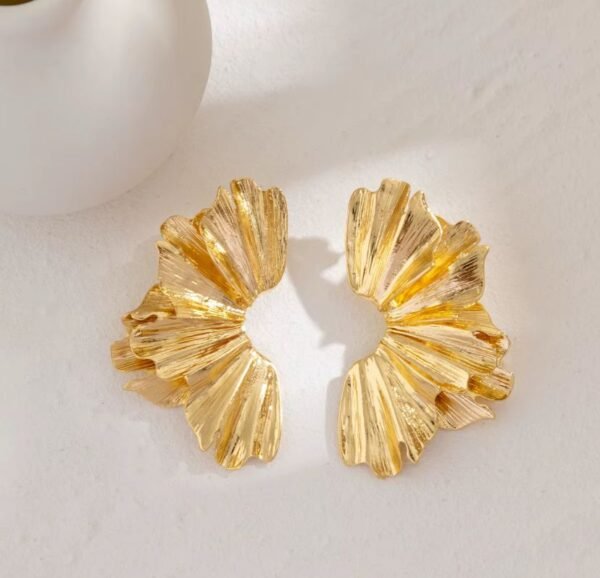 halfe maan Gold Colored Leaf Earings
