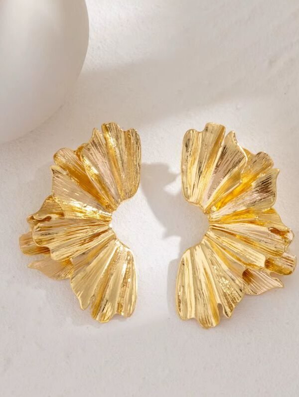 Gold Colored Leaf Earings