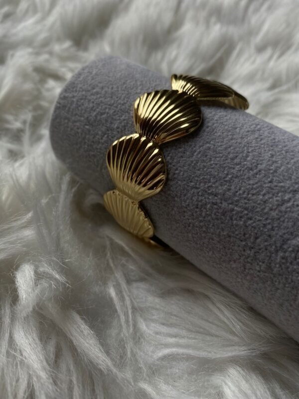 shelp Sea Shell Bangle