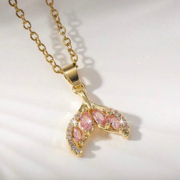 zeemermin staart in roze Mermaid Nacklace In Pink
