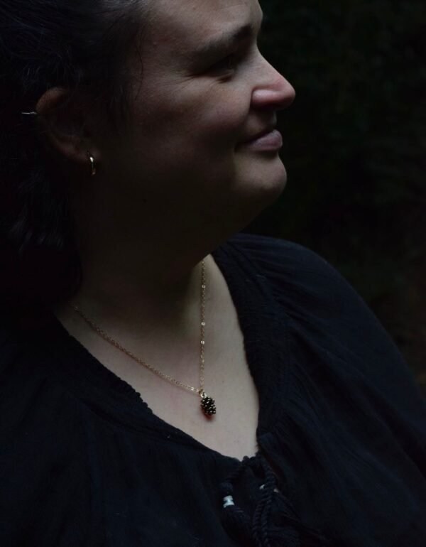 deneapple Pine Cone Nacklace