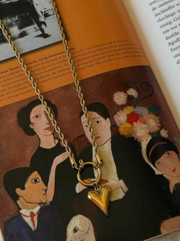 charm link whith heart Carm Link With Heart